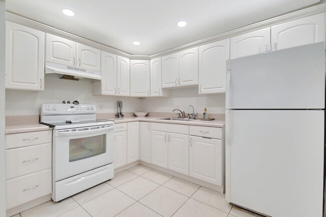 Building Photo - 3492 La Mar Ct