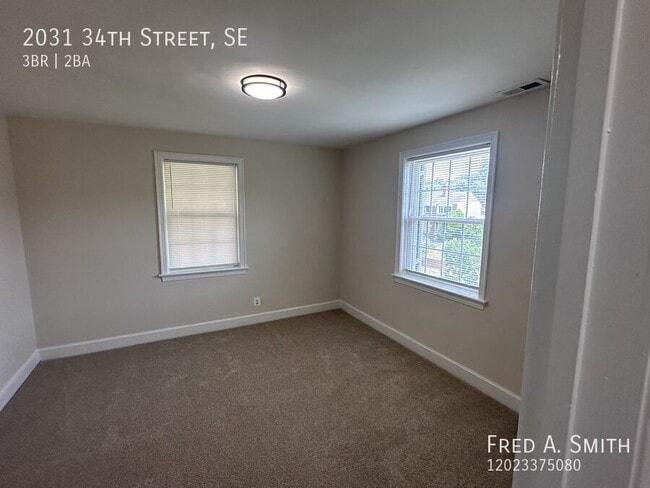 Building Photo - 2031 34th St SE