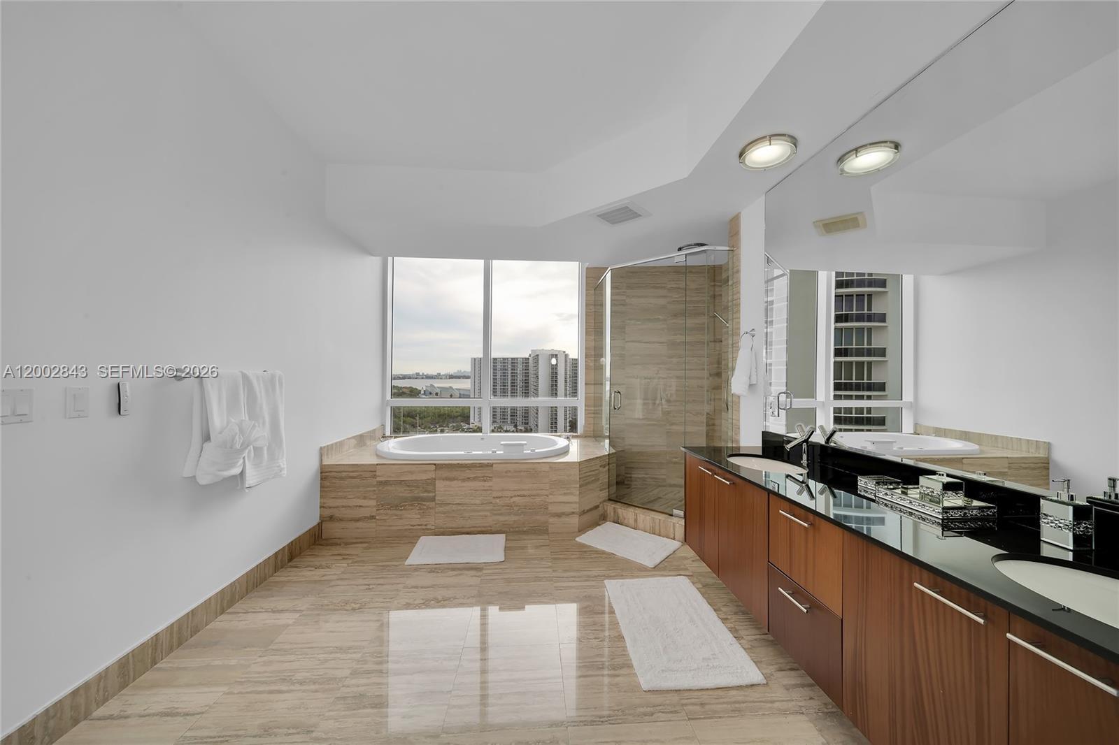 Building Photo - 16001 Collins Ave