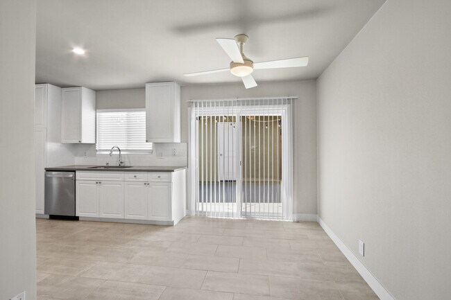 Dining Area - 1565 Santa Ana Ave