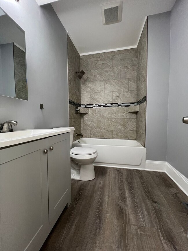 Building Photo - 1441 W 58th St