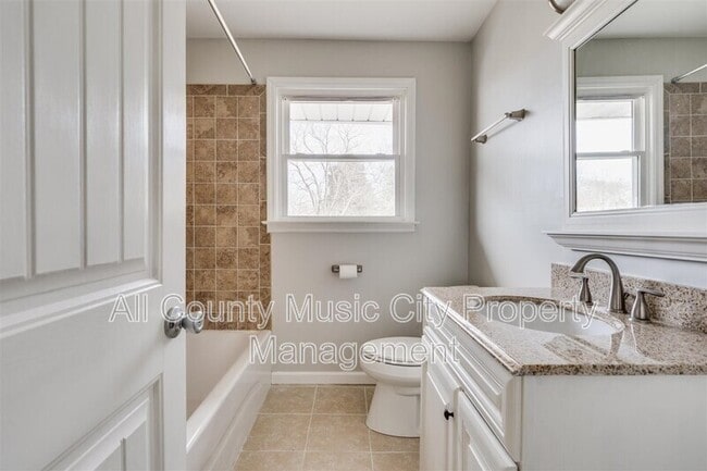 Building Photo - 209 Rhine Dr