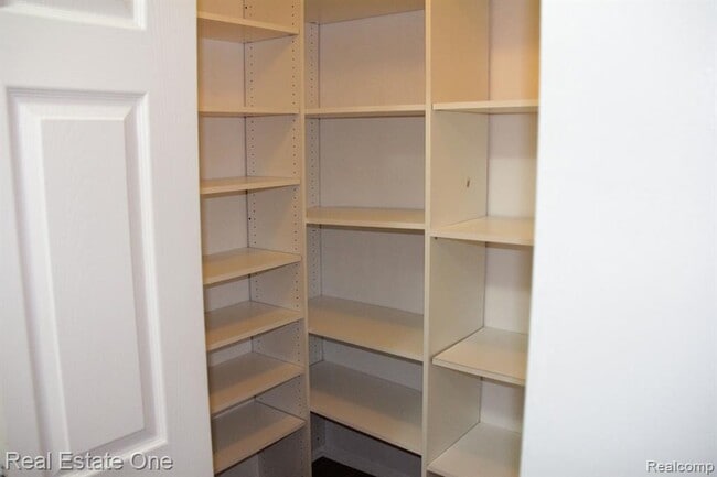 Building Photo - 21960 Indian Creek Dr