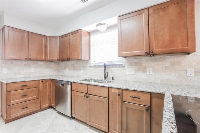 Building Photo - 15715 4 Leaf Dr