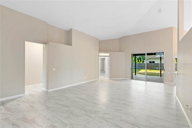 Building Photo - 9885 Montclair Cir