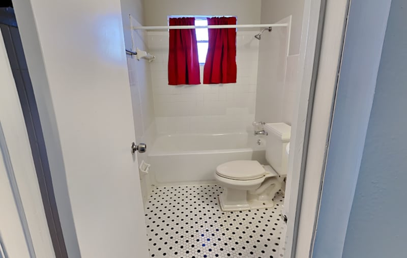 Building Photo - 1215 Lake Highland Dr