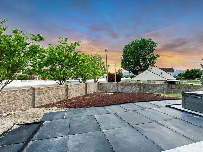 Building Photo - 3 Bedroom 2.5 Bathroom Home in Lehi!