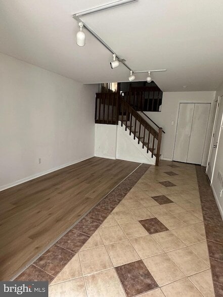 Building Photo - 5405 Delray Dr