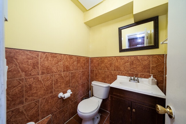 Building Photo - 9 Giles Ave