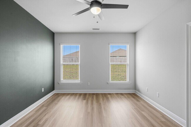 Building Photo - 4630 Jayhawk Dr