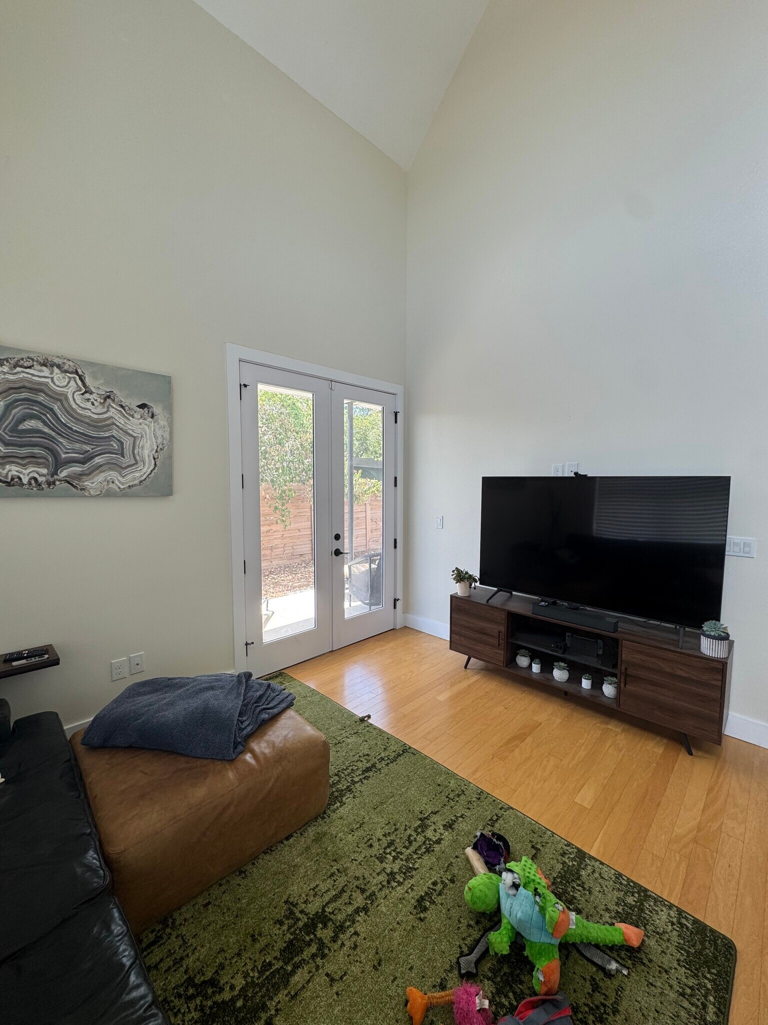 Building Photo - 1416 Berene Ave
