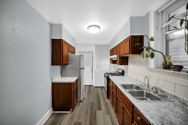 Building Photo - 7428 S Bennett Ave