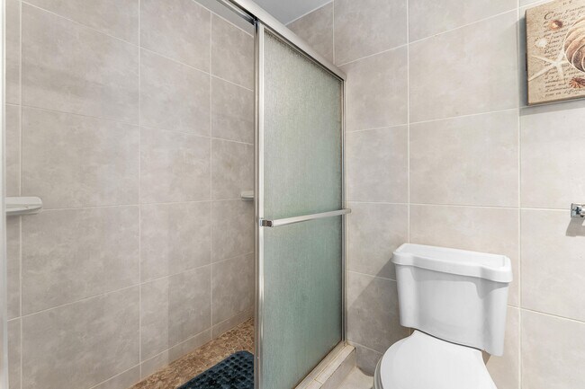 Building Photo - 687 Marlboro Oval