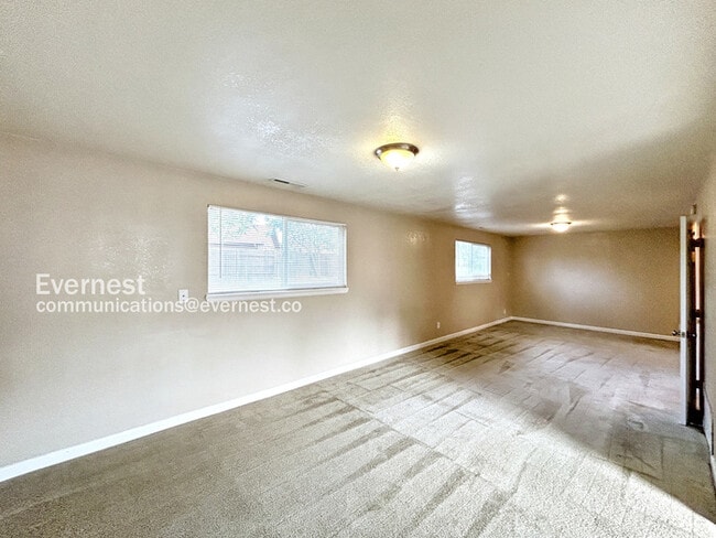 Building Photo - 1418 Luna Dr