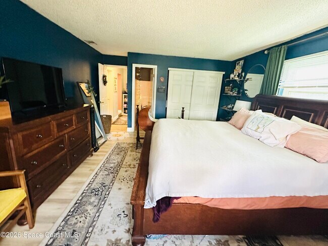 Building Photo - 4406 Sherwood Blvd