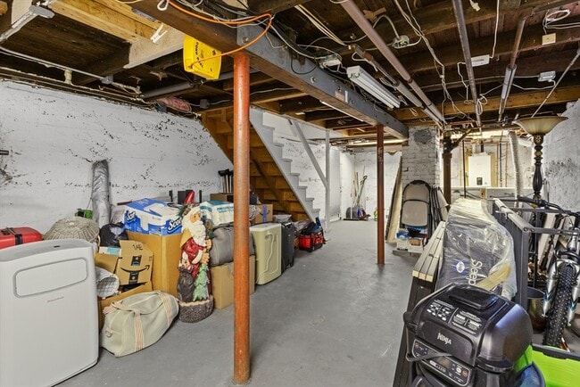 Building Photo - 39 Grandfield St