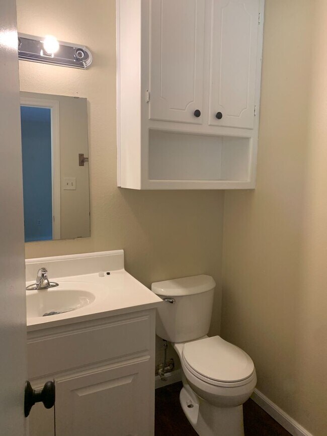 Building Photo - 2/1.5 Fenced yard, pet friendly, PHISD