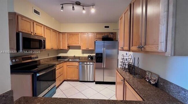 Building Photo - 5161 Collins Ave