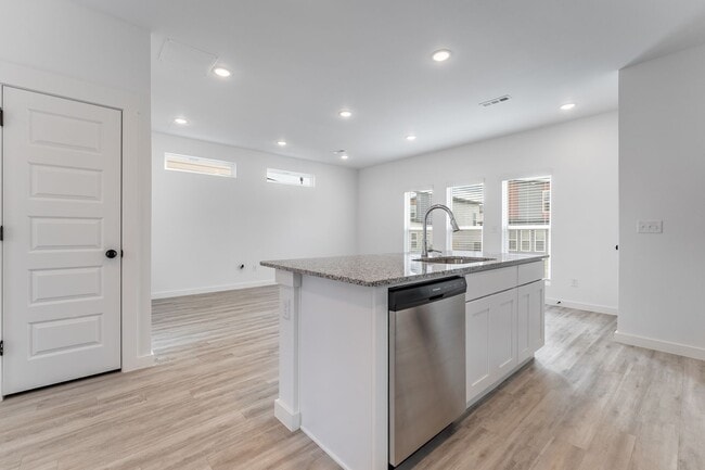 Building Photo - Modern 2-Bed, 2.5-Bath New Build in Bentonville