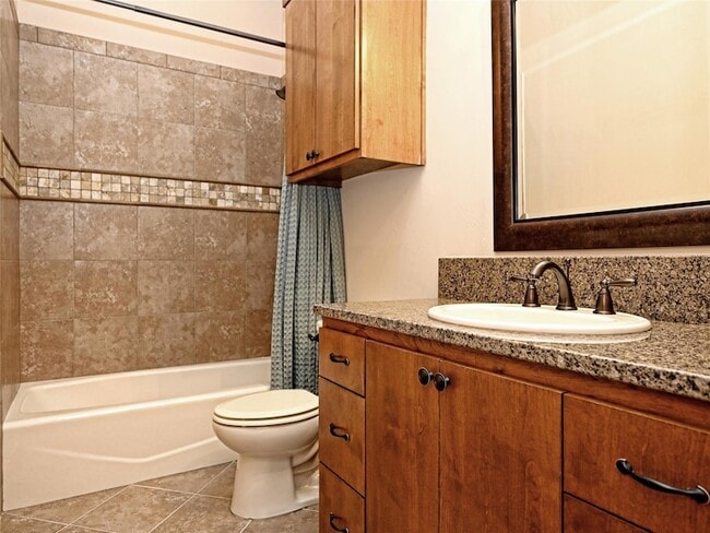 Building Photo - 3001 Noack Dr