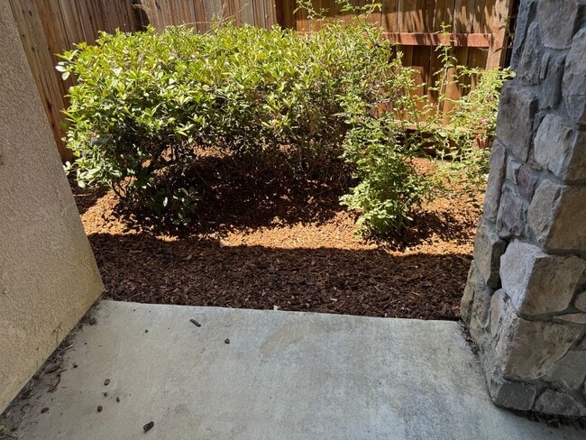 Building Photo - 5575 Sunview Ct