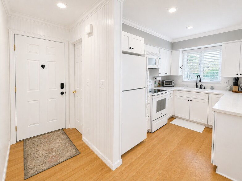 Building Photo - 9766 S Harbour Pointe Dr