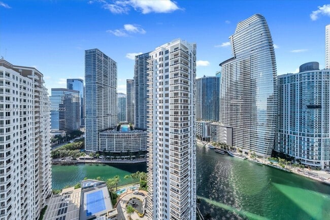Building Photo - 900 Brickell Key Blvd