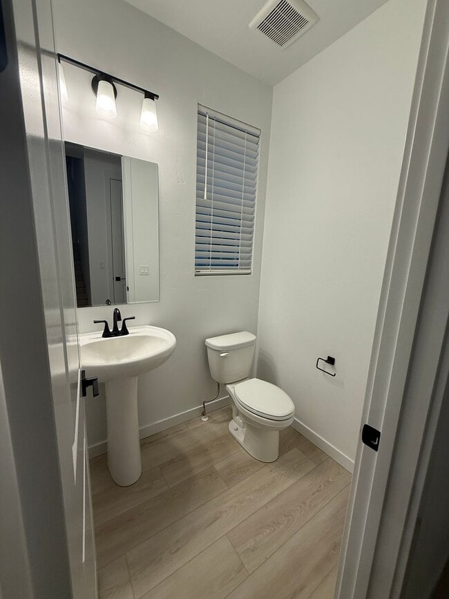 Building Photo - Modern Townhouse for Rent in Desirable Star - 3 Bedroom and 2.5 Bathroom