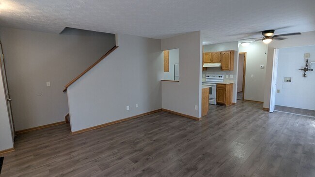 Building Photo - MN Cedar Village (861)