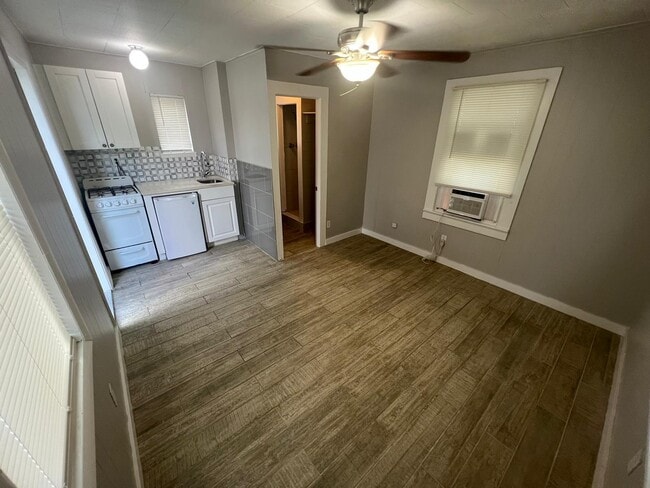 Primary Photo - 2843 Forest Hill Blvd