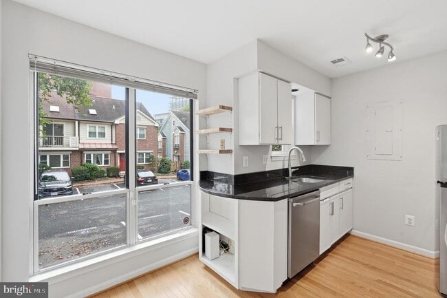 Building Photo - 1113 N Vernon St