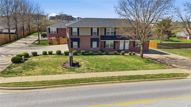 Building Photo - 2304 SE Jayel Terrace