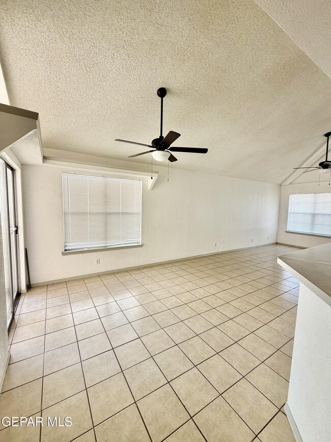 Building Photo - 1468 Plaza Verde Dr