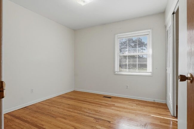 Building Photo - 2101 Goldendale Ln