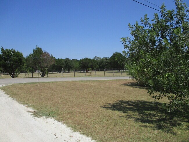 Building Photo - 165 Armadillo Ln