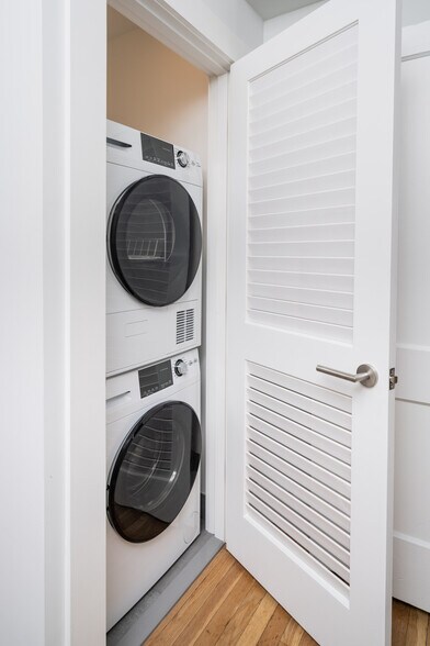 Building Photo - 18 Forest St