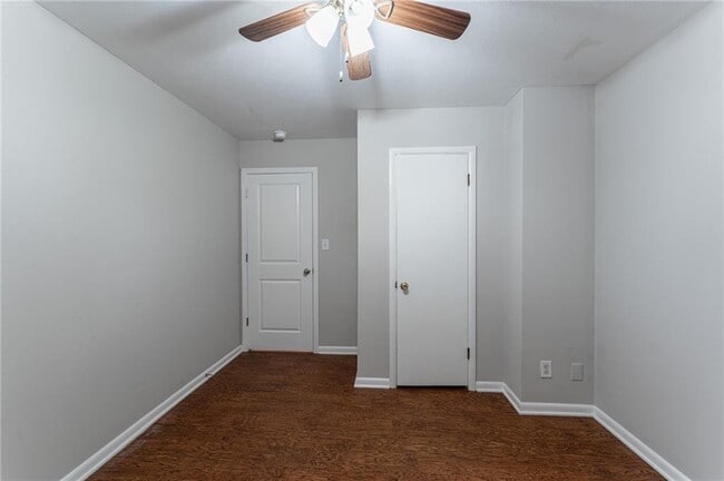 Building Photo - 515 S Duncan Ave