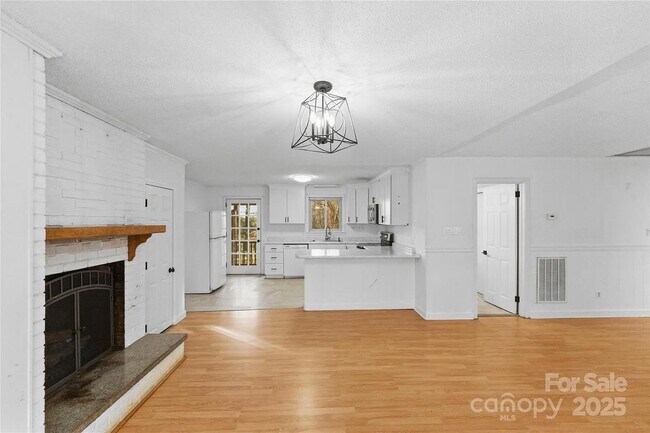 Building Photo - 1051 Cox Mill Rd