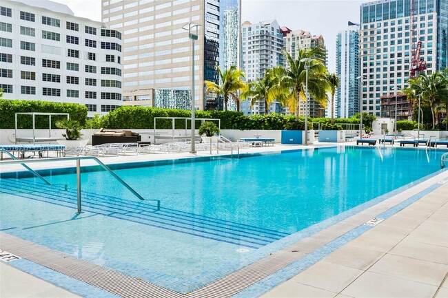 Building Photo - 950 Brickell Bay Dr