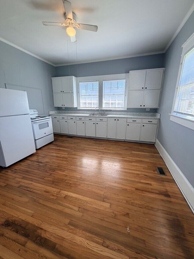 Building Photo - 312 Sirrine St