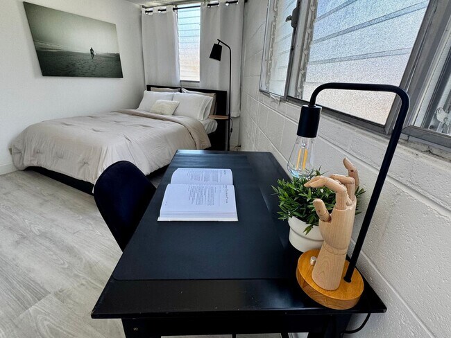 Building Photo - Upgraded Fully Furnished Condo w/ Assigned...