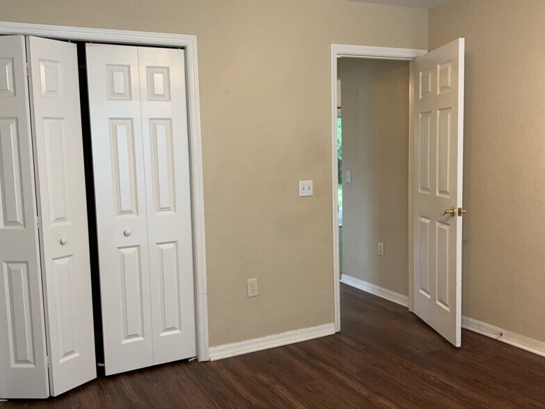 Building Photo - 152 Seven Oaks Dr