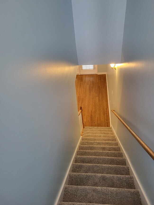 Building Photo - "Charming 2-Bedroom Townhouse on Skillmast...