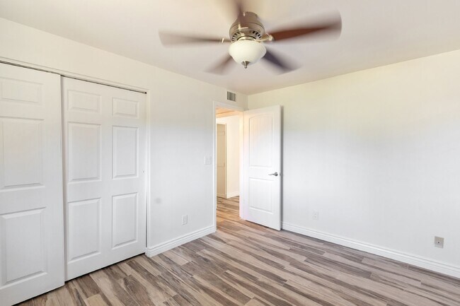 Building Photo - Old Town Remodeled Four Bedroom!