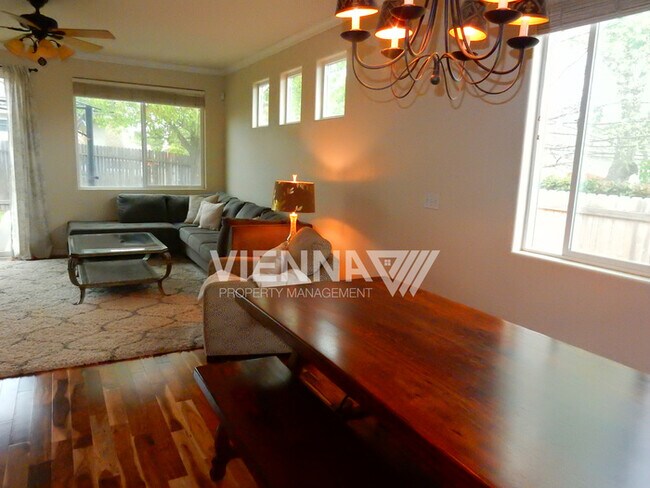 Building Photo - 550 Davenport Way