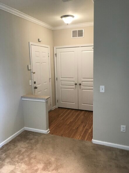 Front entrance - 8290 Gate Pkwy W