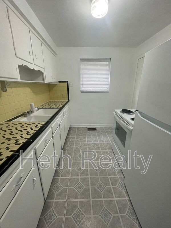 Building Photo - 1806 Van Wert Ave