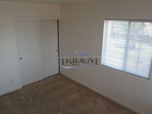 Building Photo - 3bedroom 2 .5 bath near schools and parks