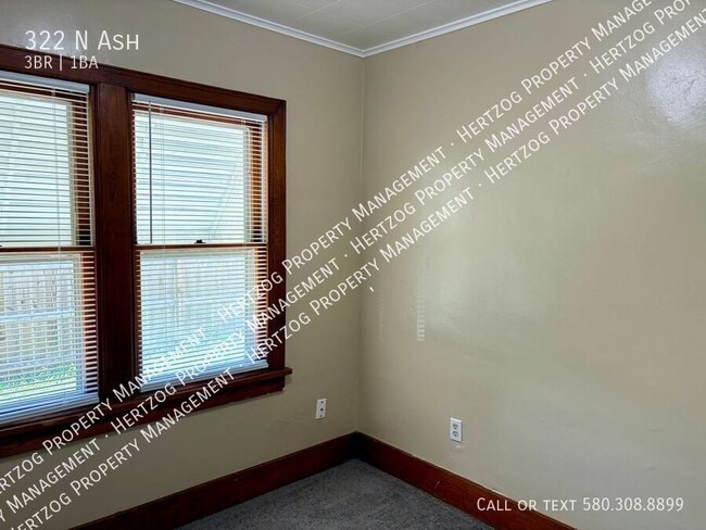 Building Photo - 322 N Ash-