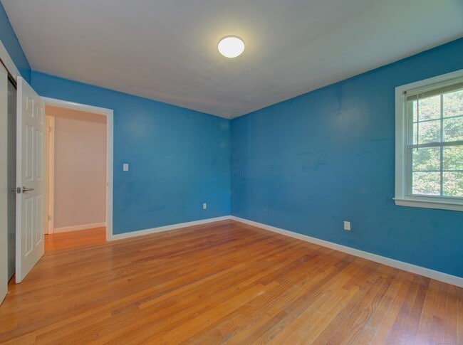 Building Photo - 24 Larchmont Terrace